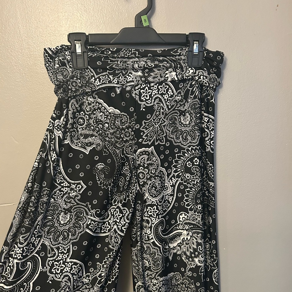 Black/white paisley print full stretch wide leg pants w/comfort waistband - Picture 4 of 8